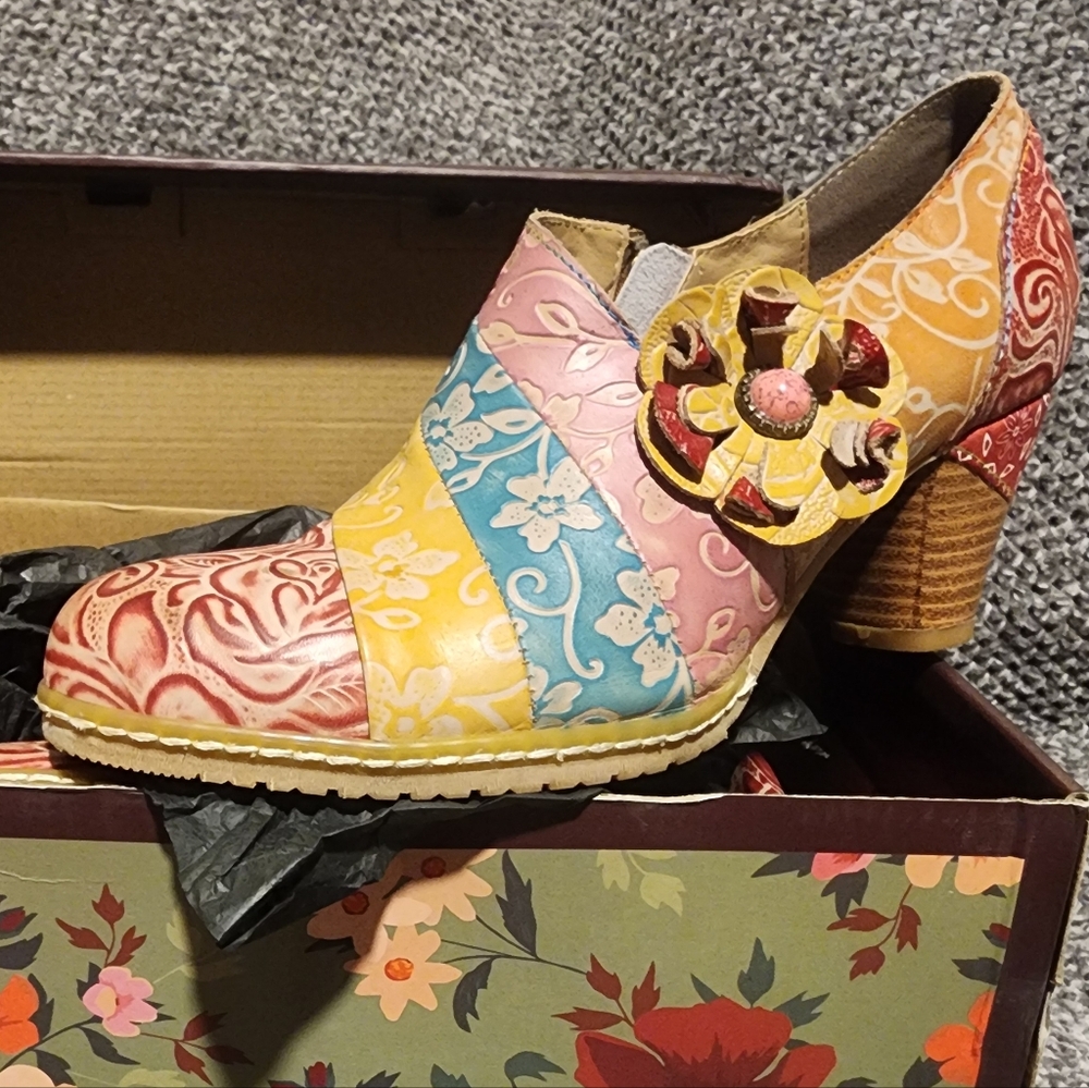 Socofy Multi-Colored Zip-up Heeled Booties with flower detail